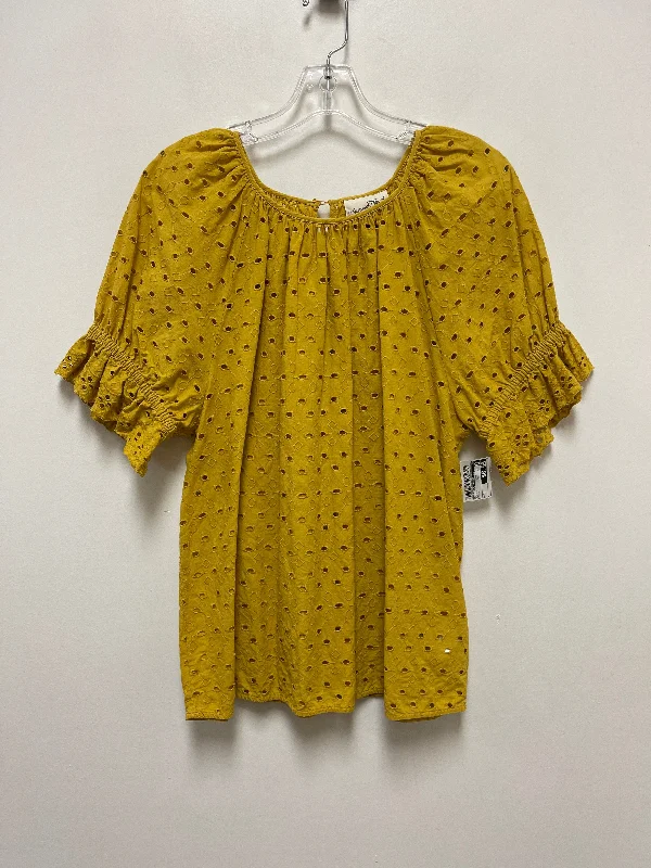 Yellow Top Short Sleeve Universal Thread, Size L