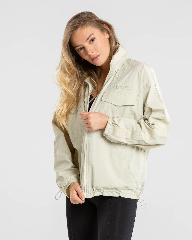 Hold Windbreaker | Sand